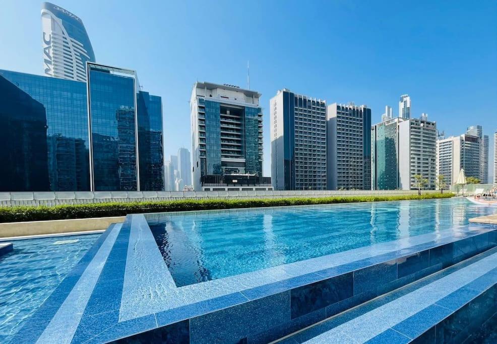 Vera Residences By Damac I 1Br Luxury Aparthotel ดูไบ ภายนอก รูปภาพ